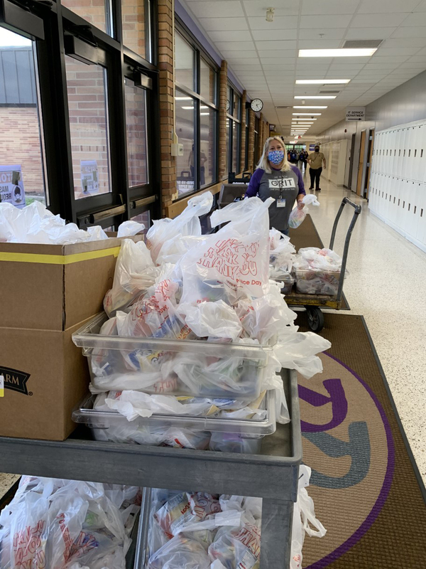 Students get snack bags to provide weekend breakfasts